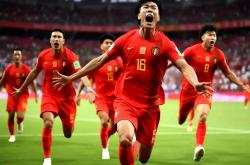 雷速体育-亚洲足球队在战场上奋力拼搏