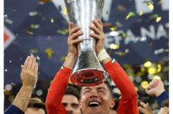 雷速体育电脑版官网-包含关键比赛捧冠军杯，球王成全队大腿的词条