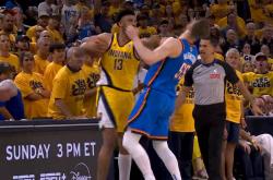 雷速体育比分官网直播-争议判罚引发球员抗议，纠纷再度加剧的简单介绍