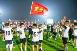 雷速体育比分直播-欢呼声响彻全场，球队胜利进军四强