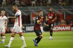 雷速体育-足球比赛中球队士气高涨，积极备战