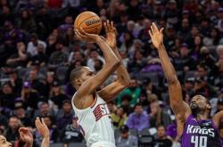 雷速体育比分直播-太阳客场惨败国王，止步两连胜