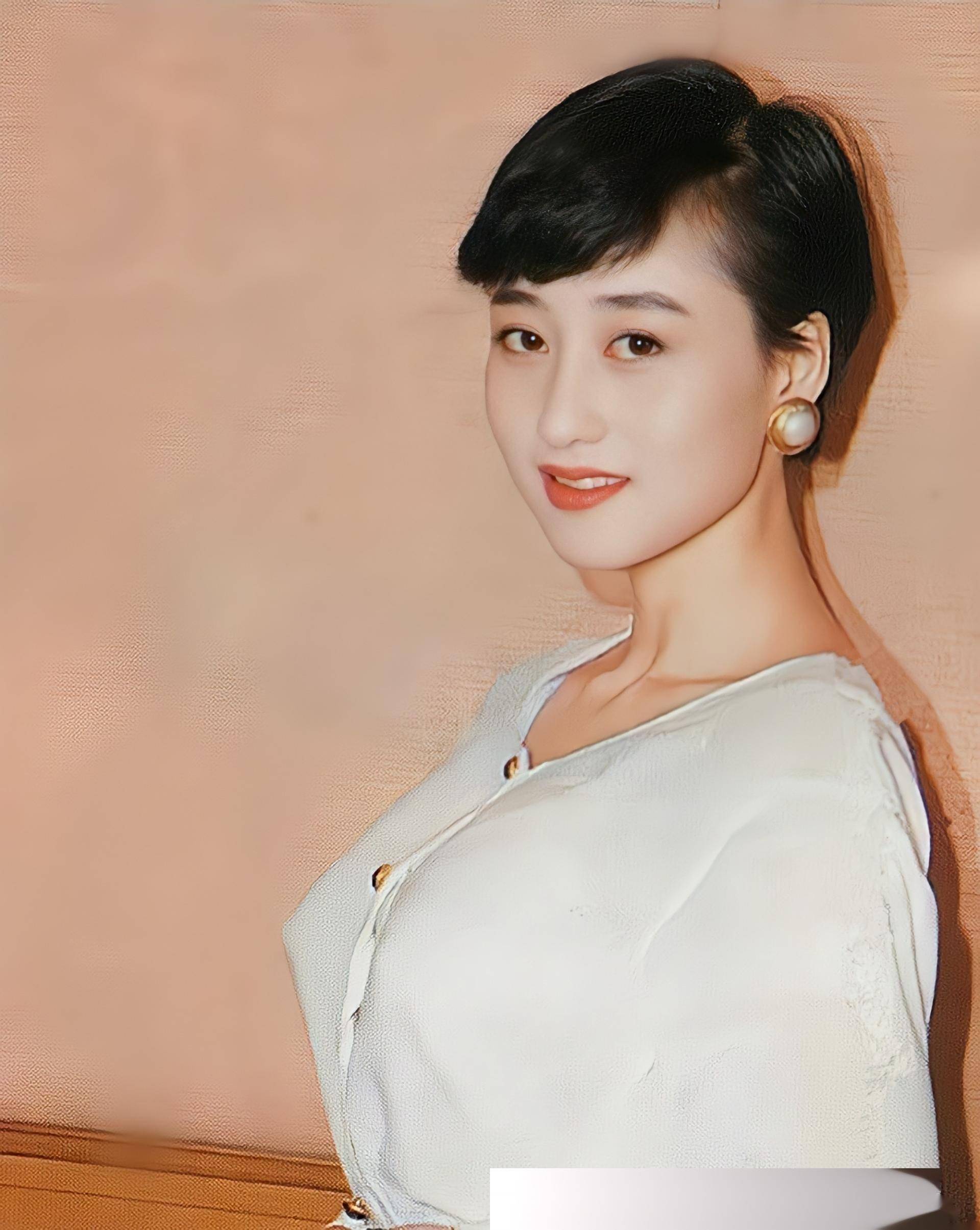 包含智利女足球员精彩绝伦，展现飒爽风采的词条