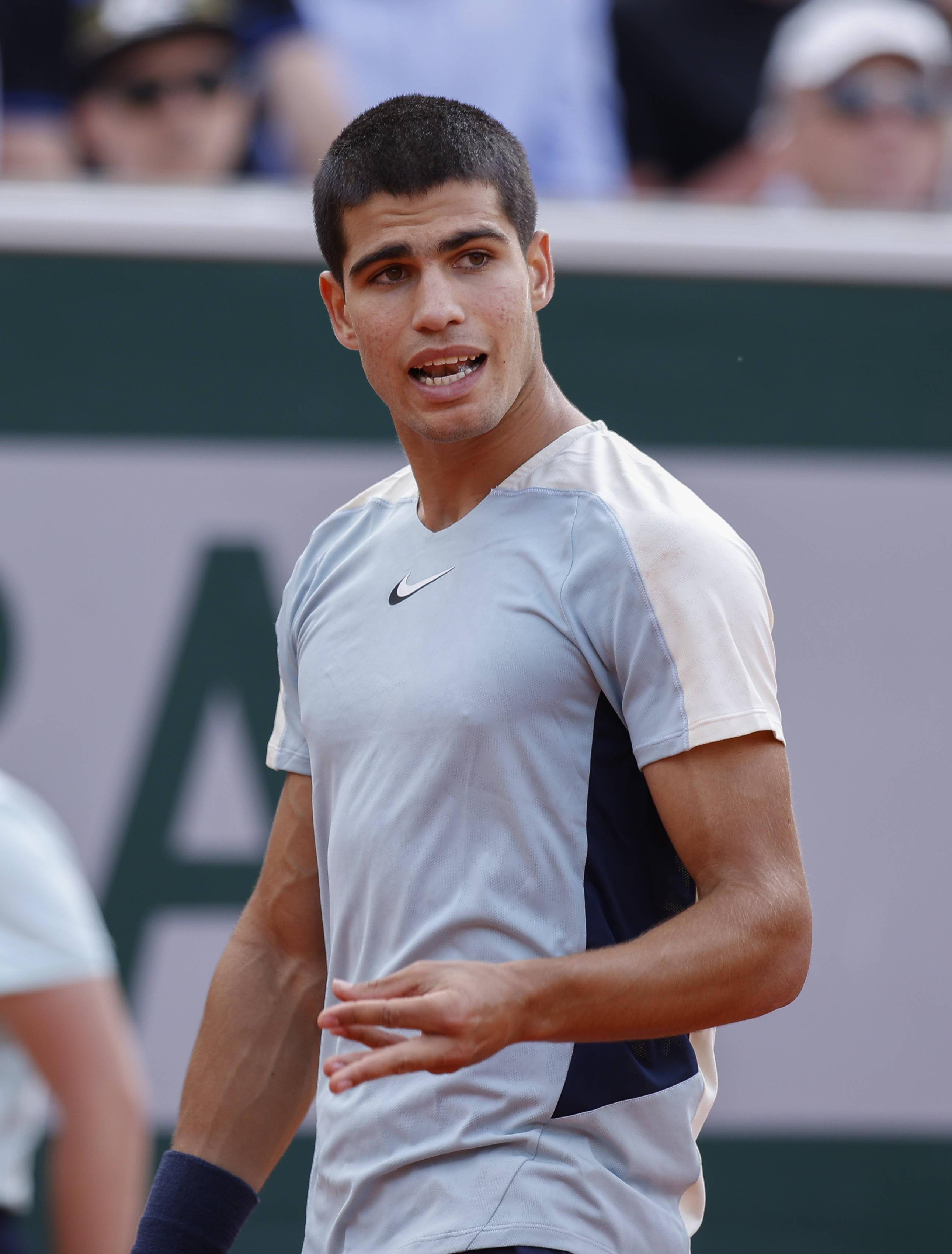 包含世界网球队轻取西班牙网球队,阿尔卡拉斯惊艳世界的词条 包含世界网球队轻取西班牙网球队,阿尔卡拉斯惊艳世界的词条