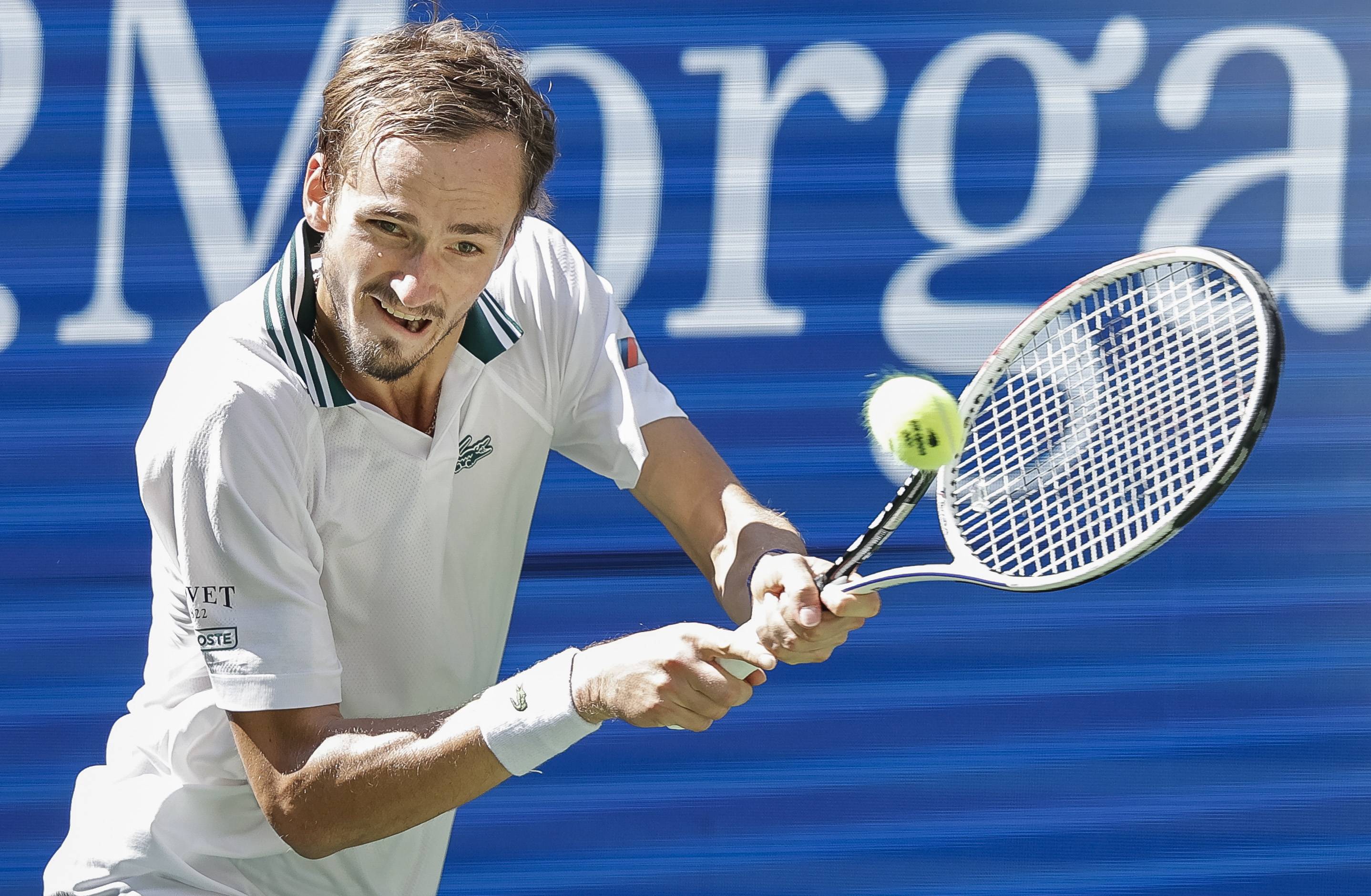 包含欧洲网球队绝地反击日本网球队，梅德韦杰夫关键制胜的词条